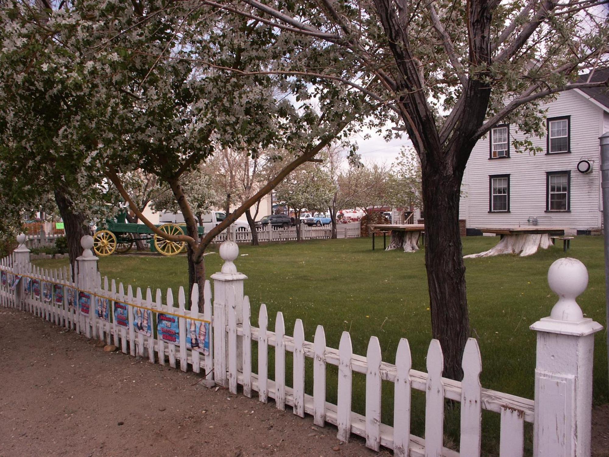 Bridgeport Inn Екстер'єр фото