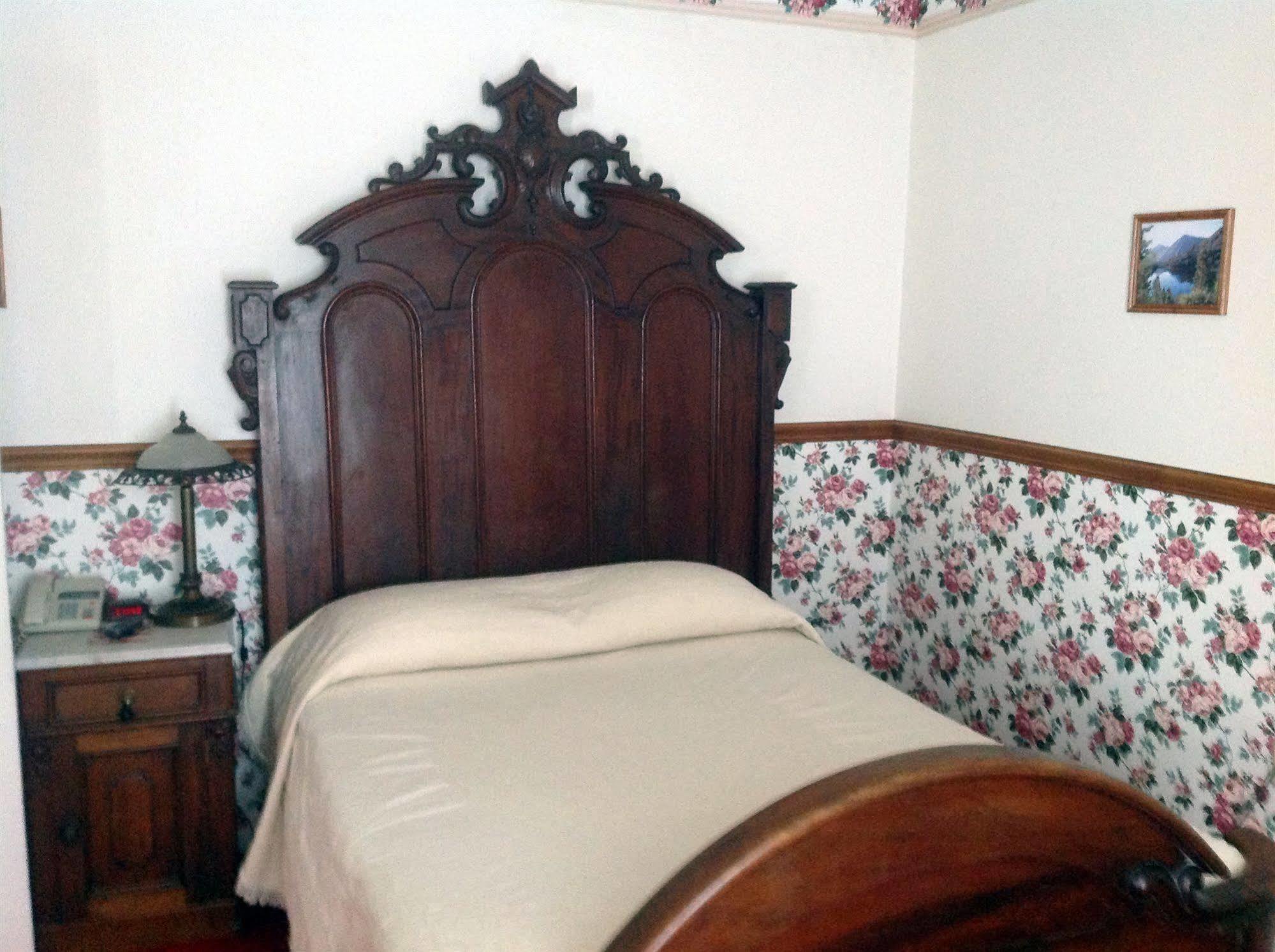 Bridgeport Inn Екстер'єр фото